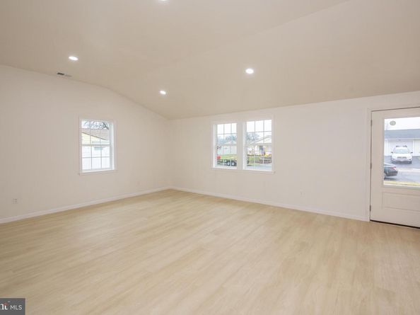 30 Mistletoe Lane, Levittown PA 19054