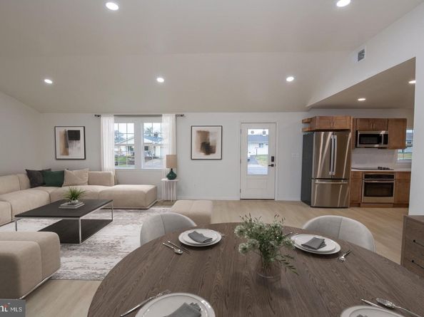 30 Mistletoe Lane, Levittown PA 19054