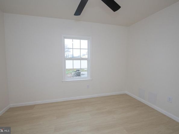 30 Mistletoe Lane, Levittown PA 19054