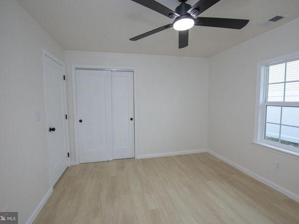 30 Mistletoe Lane, Levittown PA 19054