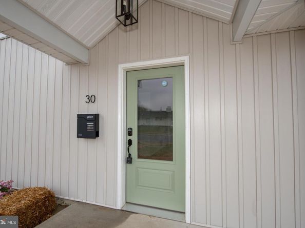 30 Mistletoe Lane, Levittown PA 19054