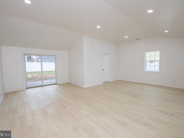 30 Mistletoe Lane, Levittown PA 19054