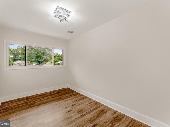 7101 N Mount Pleasant Place, Philadelphia PA 19119