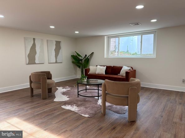 7101 N Mount Pleasant Place, Philadelphia PA 19119