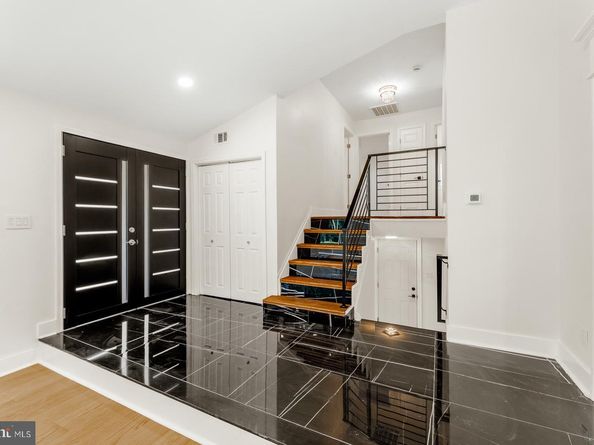 7101 N Mount Pleasant Place, Philadelphia PA 19119