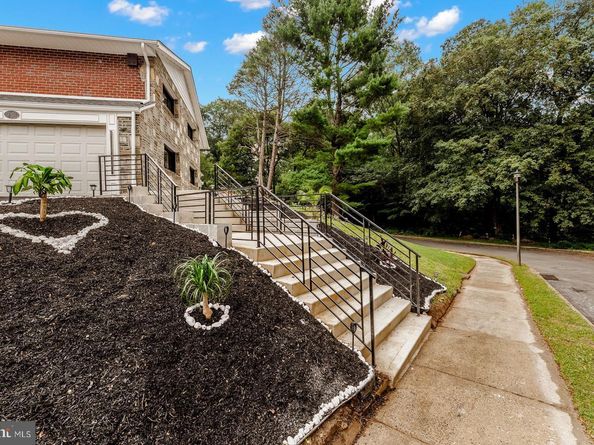 7101 N Mount Pleasant Place, Philadelphia PA 19119