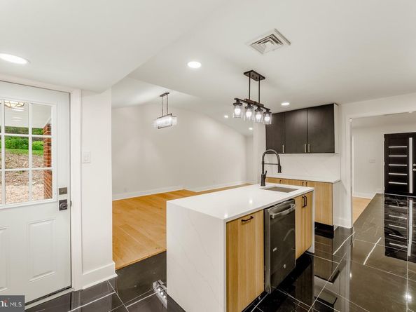 7101 N Mount Pleasant Place, Philadelphia PA 19119