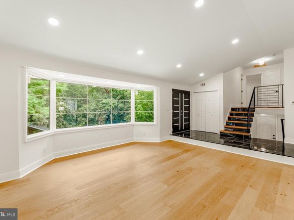 7101 N Mount Pleasant Place, Philadelphia PA 19119