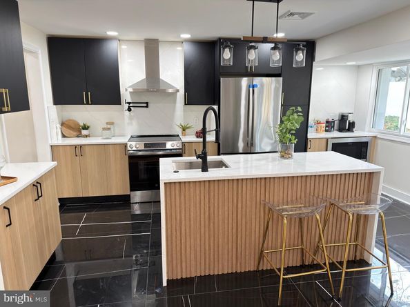 7101 N Mount Pleasant Place, Philadelphia PA 19119