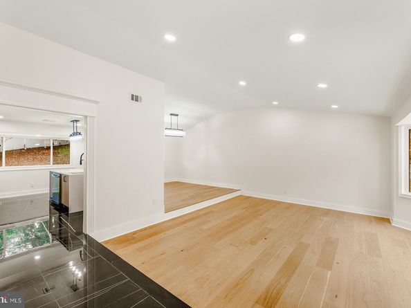 7101 N Mount Pleasant Place, Philadelphia PA 19119