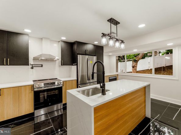 7101 N Mount Pleasant Place, Philadelphia PA 19119