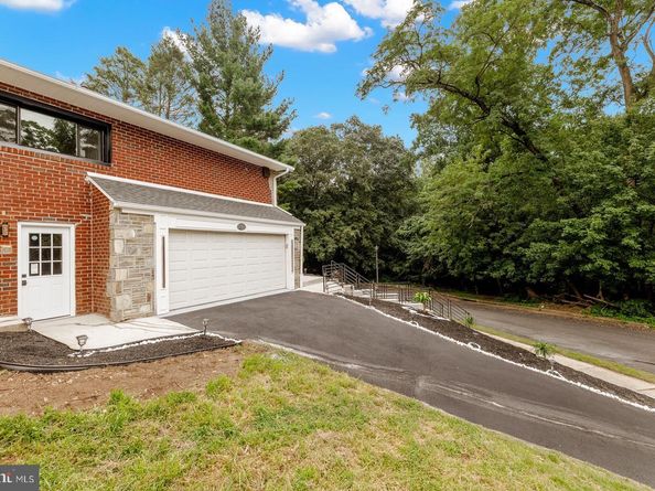 7101 N Mount Pleasant Place, Philadelphia PA 19119