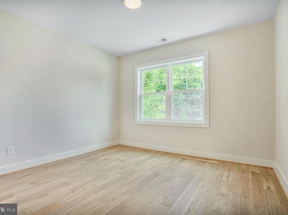 423 N Cleveland Street, Arlington VA 22201