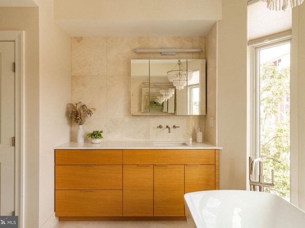 2104 Naudain Street, Philadelphia PA 19146