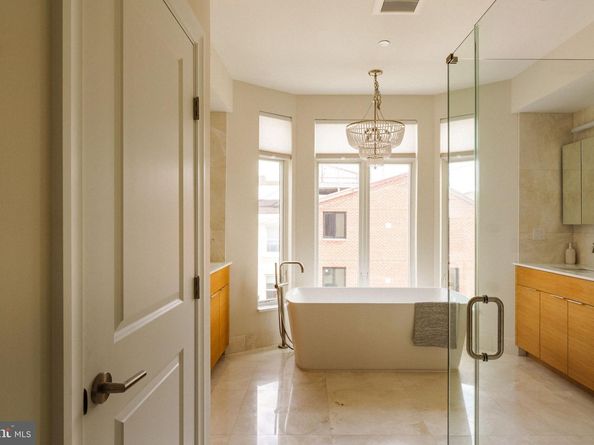 2104 Naudain Street, Philadelphia PA 19146