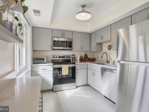 3230 S 28TH Street 401, Alexandria VA 22302