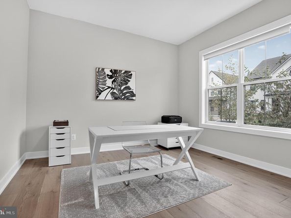 6917 Silver Linden St, Bethesda MD 20817