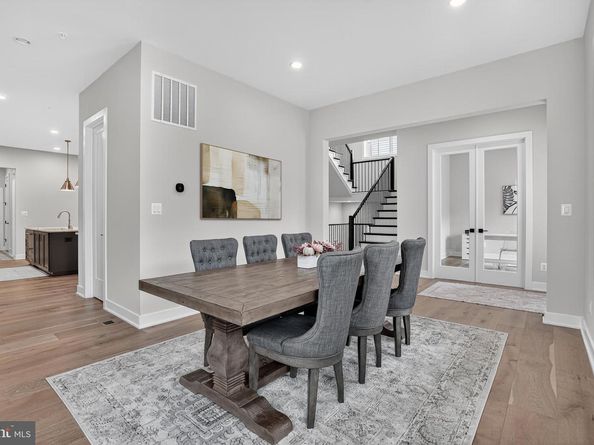 6917 Silver Linden St, Bethesda MD 20817