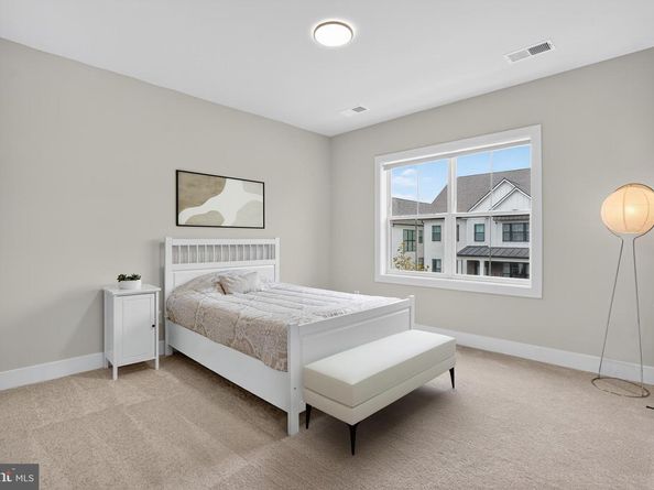 6917 Silver Linden St, Bethesda MD 20817