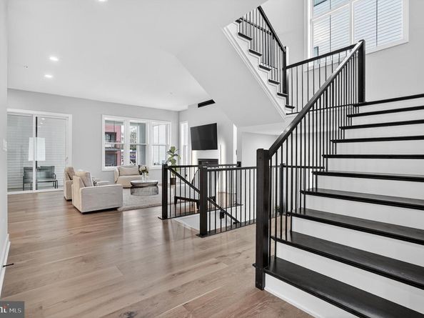 6917 Silver Linden St, Bethesda MD 20817