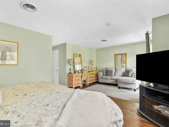 5 Sutphin Pines, Yardley PA 19067