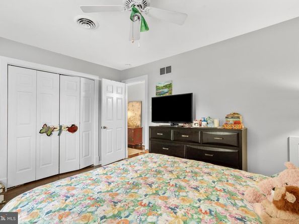 5 Sutphin Pines, Yardley PA 19067