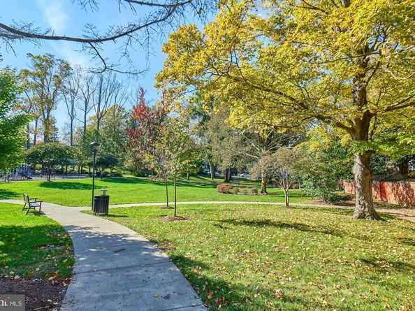 1120 Kensington Road, Mclean VA 22101