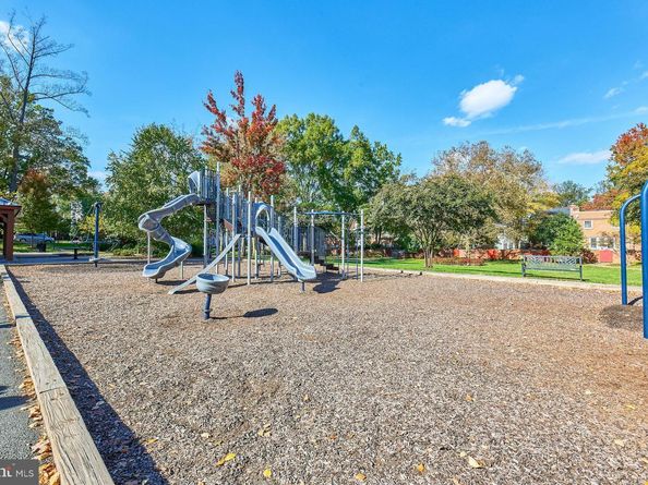 1120 Kensington Road, Mclean VA 22101