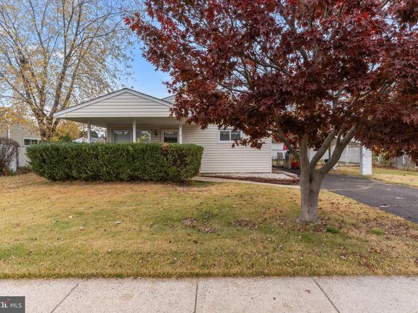 14 Dewberry Lane, Levittown PA 19055