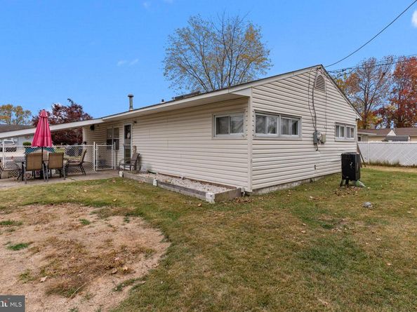 14 Dewberry Lane, Levittown PA 19055