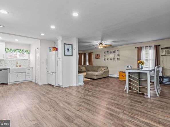 14 Dewberry Lane, Levittown PA 19055