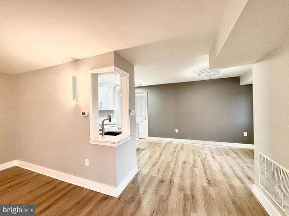 212 Park Terrace Court SE 72, Vienna VA 22180