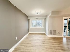 212 Park Terrace Court SE 72, Vienna VA 22180