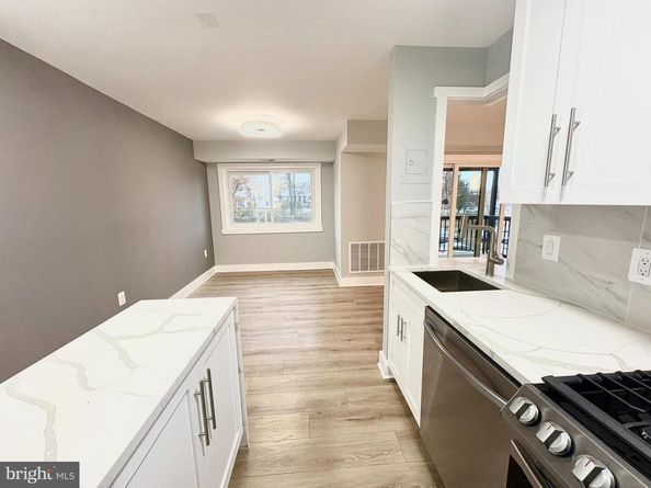 212 Park Terrace Court SE 72, Vienna VA 22180