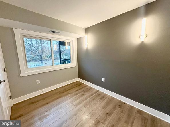 212 Park Terrace Court SE 72, Vienna VA 22180