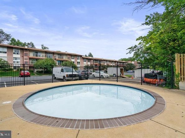 212 Park Terrace Court SE 72, Vienna VA 22180