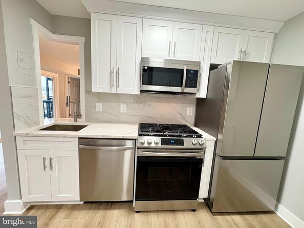 212 Park Terrace Court SE 72, Vienna VA 22180