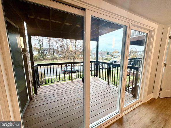 212 Park Terrace Court SE 72, Vienna VA 22180