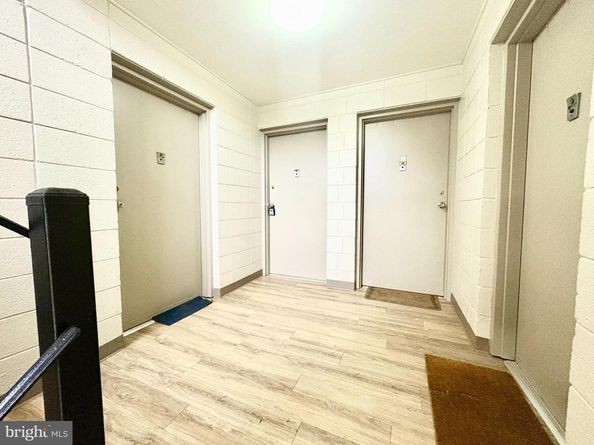 212 Park Terrace Court SE 72, Vienna VA 22180