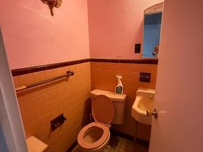 6908 Roosevelt Boulevard, Philadelphia PA 19149