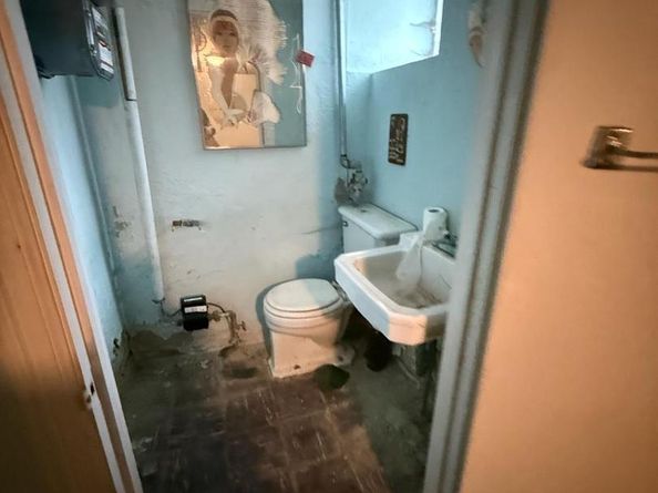 6908 Roosevelt Boulevard, Philadelphia PA 19149