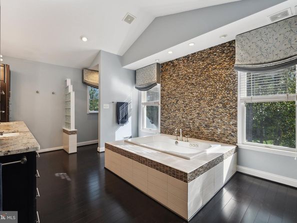 1284 Cobble Pond Way, Vienna VA 22182