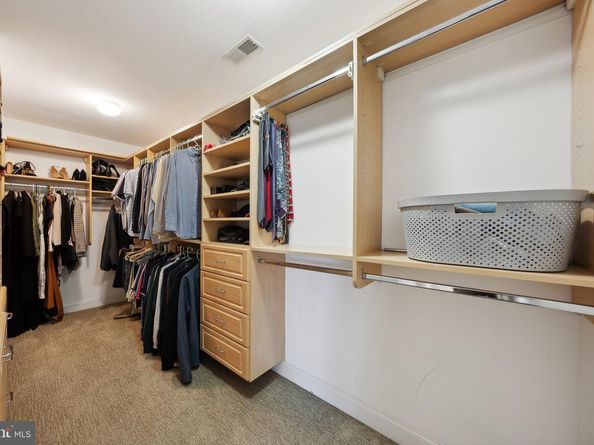 1284 Cobble Pond Way, Vienna VA 22182