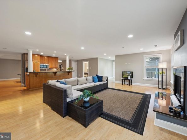 1284 Cobble Pond Way, Vienna VA 22182