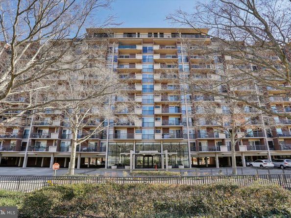 1300 Army Navy Drive 106, Arlington VA 22202