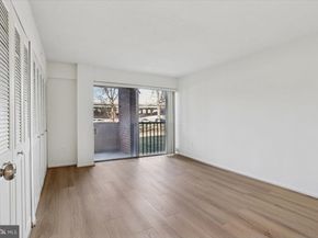 1300 Army Navy Drive 106, Arlington VA 22202