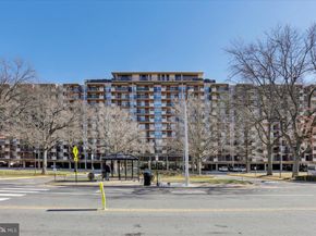 1300 Army Navy Drive 106, Arlington VA 22202