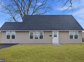 152 Junewood Drive, Levittown PA 19055