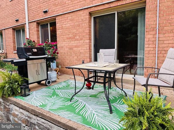 2710 Macomb Street NW 111, Washington DC 20008