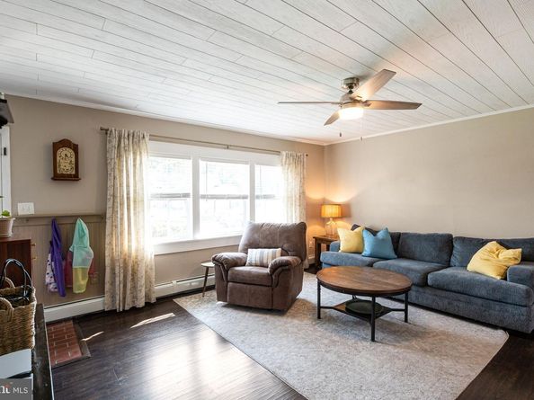 54 Mayflower Road, Levittown PA 19056